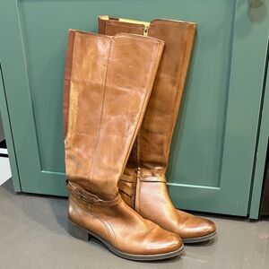 Women’s Bussola boots, size 38 (7-7.5)